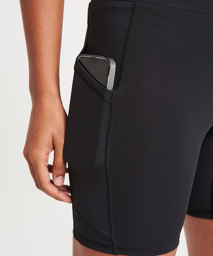 Women’s recycled tech shorts